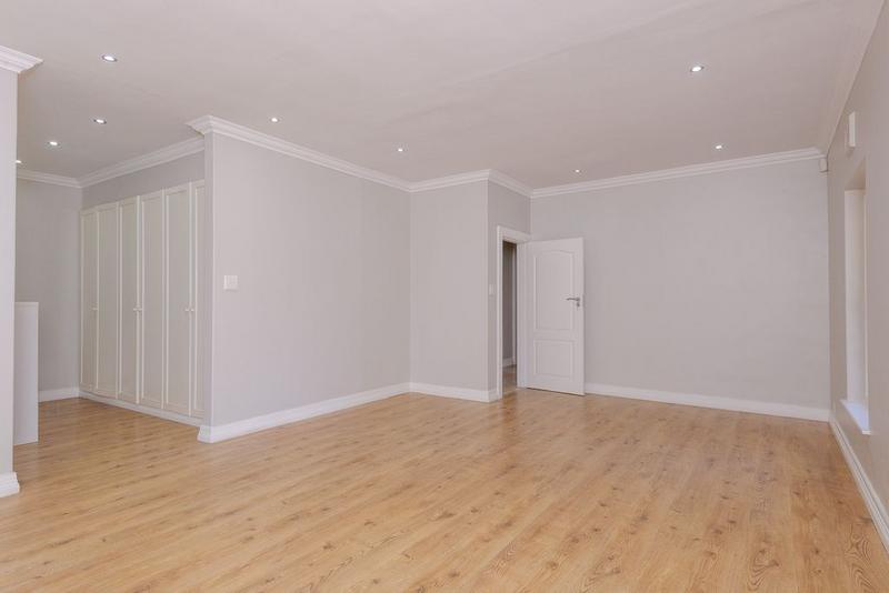 To Let 5 Bedroom Property for Rent in Constantia Western Cape